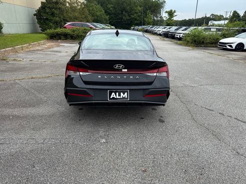 Used 2025 Hyundai Elantra Sport FWD image 12