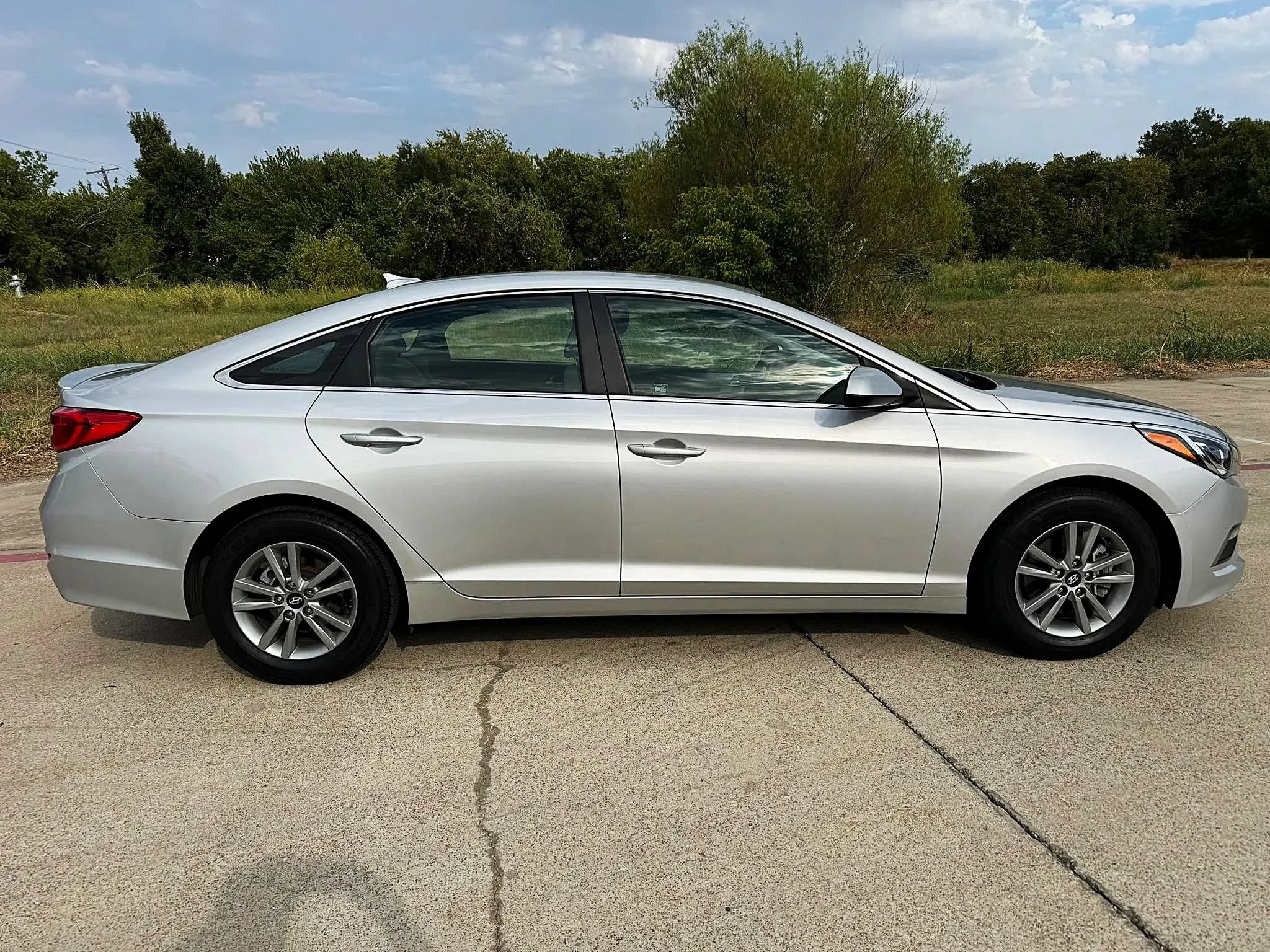 Used 2015 Hyundai Sonata SE FWD image 3