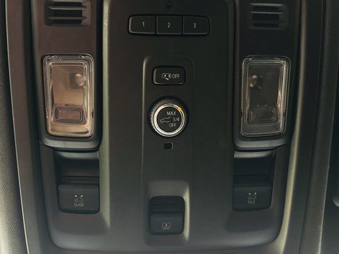 Used 2023 GMC Yukon XL SLT AWD/4WD image 48