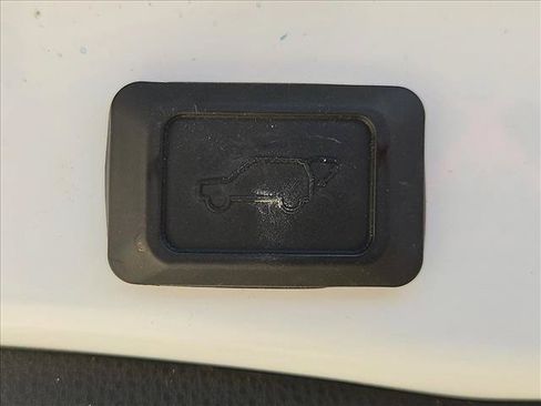 Used 2023 Toyota RAV4 Limited FWD image 7