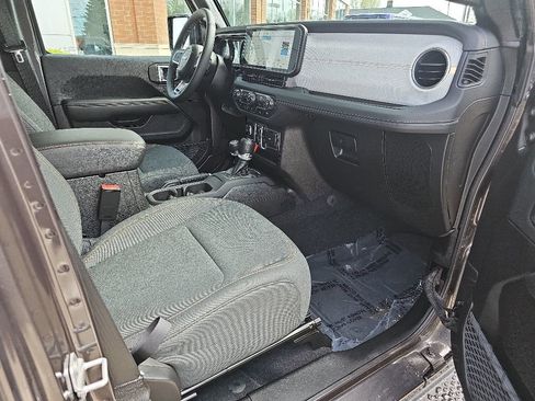 Certified 2025 Jeep Wrangler Unlimited Sahara AWD/4WD image 22