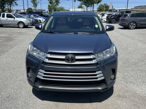 Used 2018 Toyota Highlander XLE FWD image 4