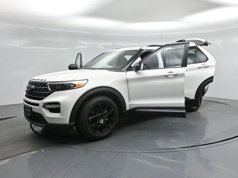 Certified 2020 Ford Explorer XLT w/ Equipment Group 202A image 31