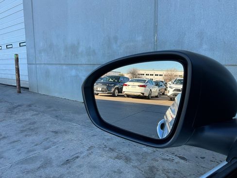 Used 2025 Nissan Altima 2.5 SV image 18