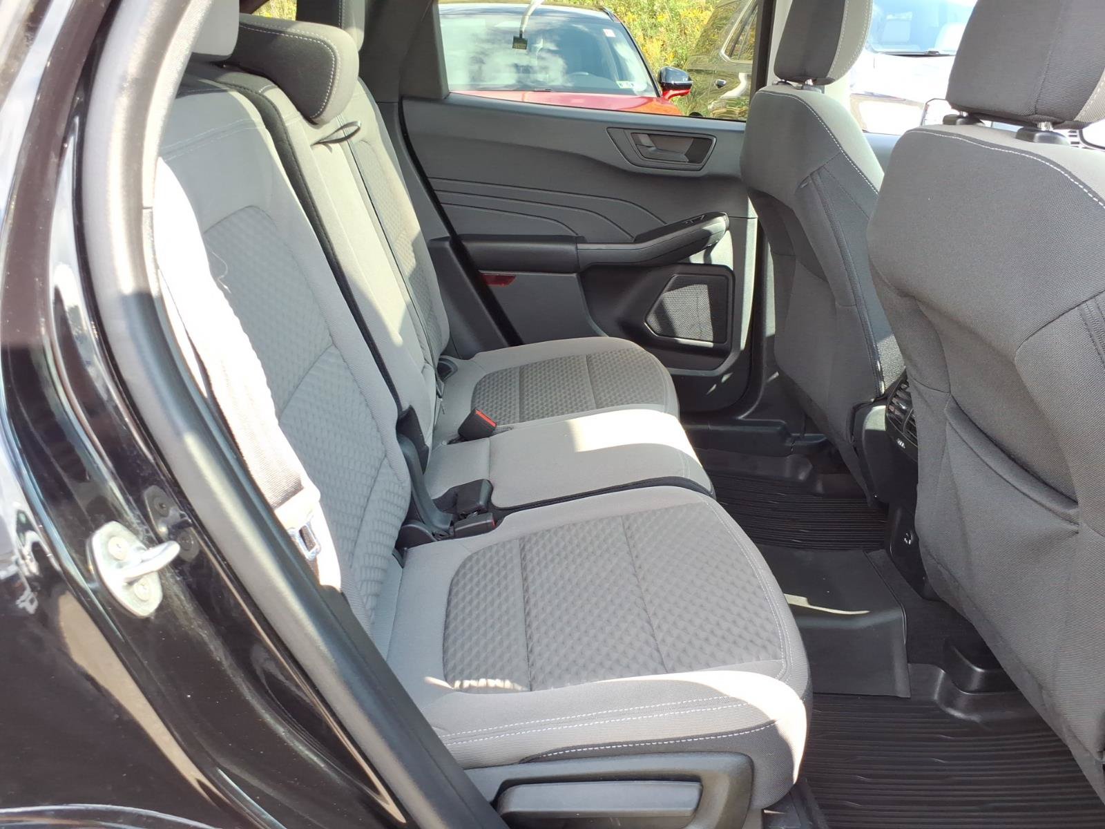 Used 2022 Ford Escape SE w/ SE Sport Appearance Package AWD/4WD image 9