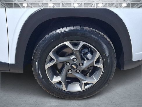 Certified 2024 Chevrolet Trax LT FWD image 10