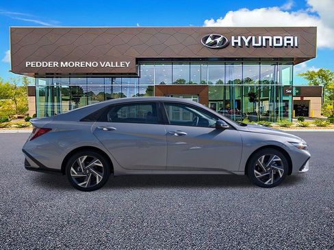 New 2025 Hyundai Elantra SEL image 2