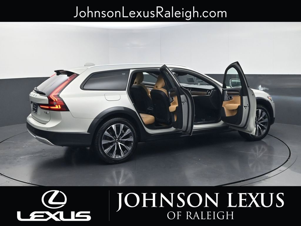 Used 2021 Volvo V90 T6 Cross Country AWD/4WD image 26