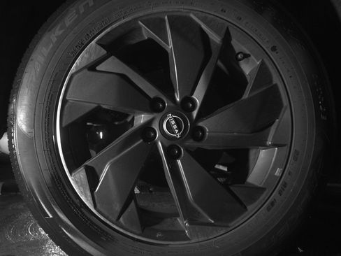 Used 2025 Nissan Rogue SV image 15