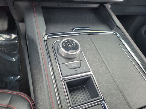 Used 2022 Ford Expedition Limited RWD image 32