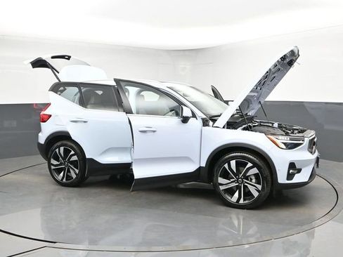 Used 2025 Volvo XC40 B5 Plus AWD/4WD image 51