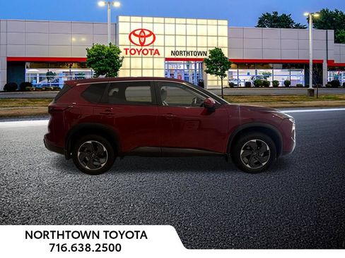 Used 2025 Nissan Rogue SV AWD/4WD image 3