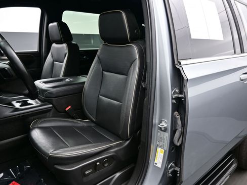 Used 2023 Chevrolet Suburban Premier AWD/4WD image 13