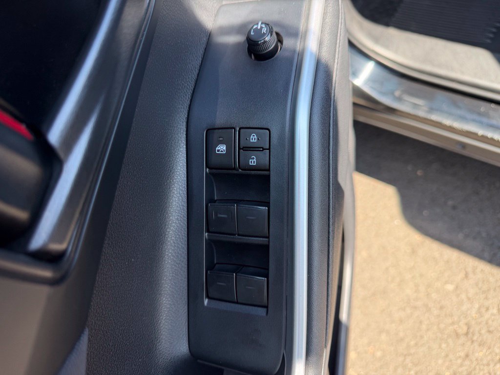 Used 2024 Toyota Highlander LE AWD/4WD image 13