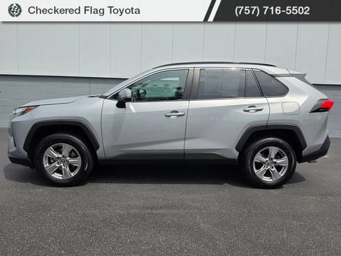 Used 2022 Toyota RAV4 XLE AWD/4WD image 2