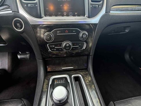 Used 2016 Chrysler 300 C image 9