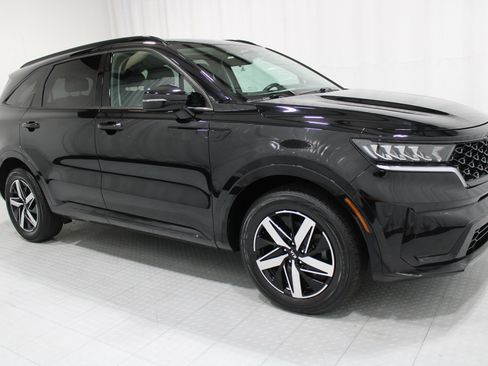 Used 2021 Kia Sorento S FWD image 4