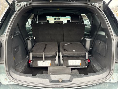 Used 2016 Ford Explorer XLT w/ Equipment Group 202A image 9