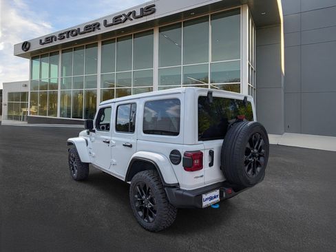 Used 2024 Jeep Wrangler Unlimited Sahara AWD/4WD image 5