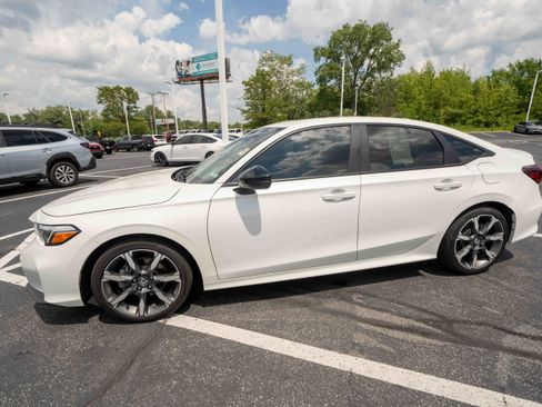 Used 2025 Honda Civic Sport Touring image 3