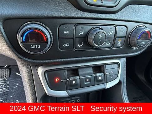 Used 2024 GMC Terrain SLT AWD/4WD image 14