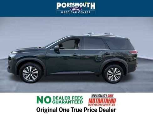 Used 2025 Nissan Pathfinder SL image 2