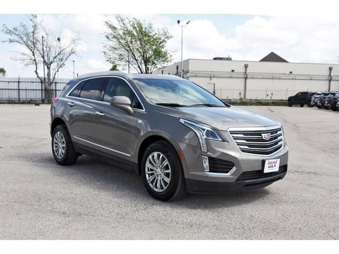 Used 2017 Cadillac XT5 Luxury w/ Driver Awareness Package FWD image 9