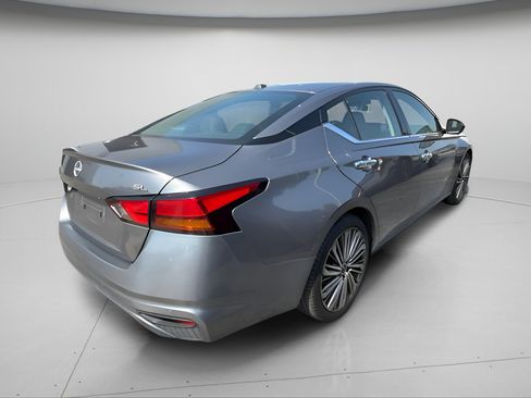 Used 2023 Nissan Altima 2.5 SL FWD image 6