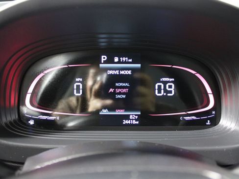 Used 2023 Hyundai Venue Limited FWD image 12