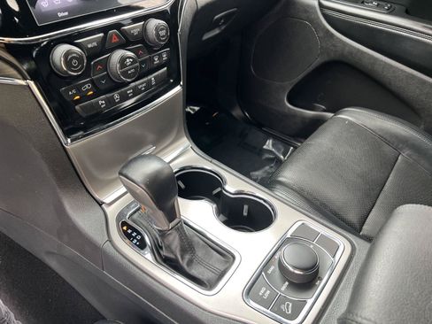 Used 2020 Jeep Grand Cherokee Limited w/ Luxury Group II AWD/4WD image 38
