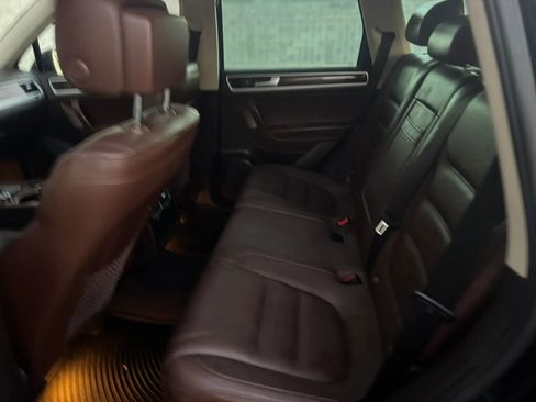 Used 2012 Volkswagen Touareg TDI image 20