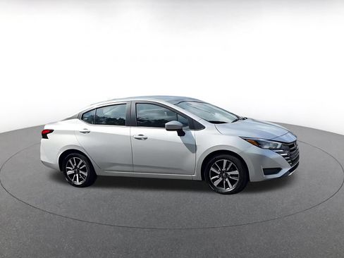 Used 2025 Nissan Versa SV FWD image 2