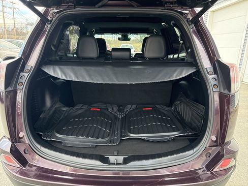 Used 2017 Toyota RAV4 SE image 5