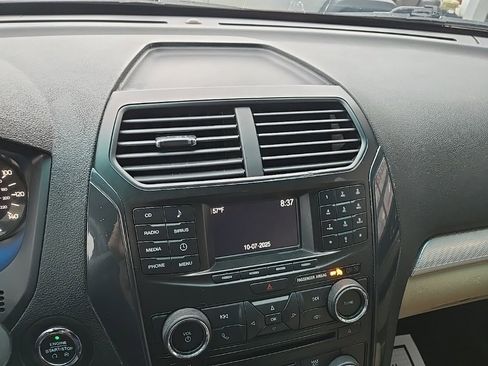 Used 2017 Ford Explorer XLT image 51