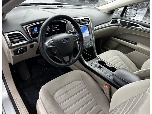 Used 2020 Ford Fusion SE image 20