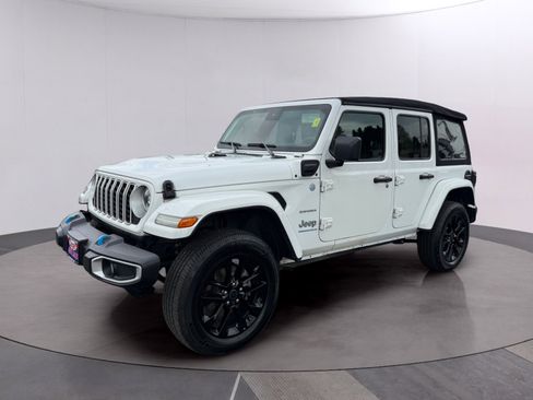 Used 2024 Jeep Wrangler Unlimited Sahara image 4