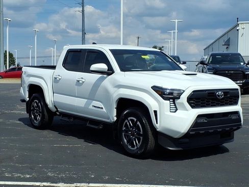 Certified 2025 Toyota Tacoma TRD Sport image 4