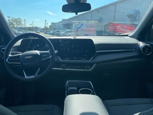 Used 2025 Chevrolet Equinox LT image 32