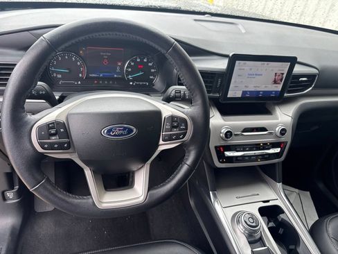 Used 2024 Ford Explorer XLT w/ Equipment Group 202A AWD/4WD image 8