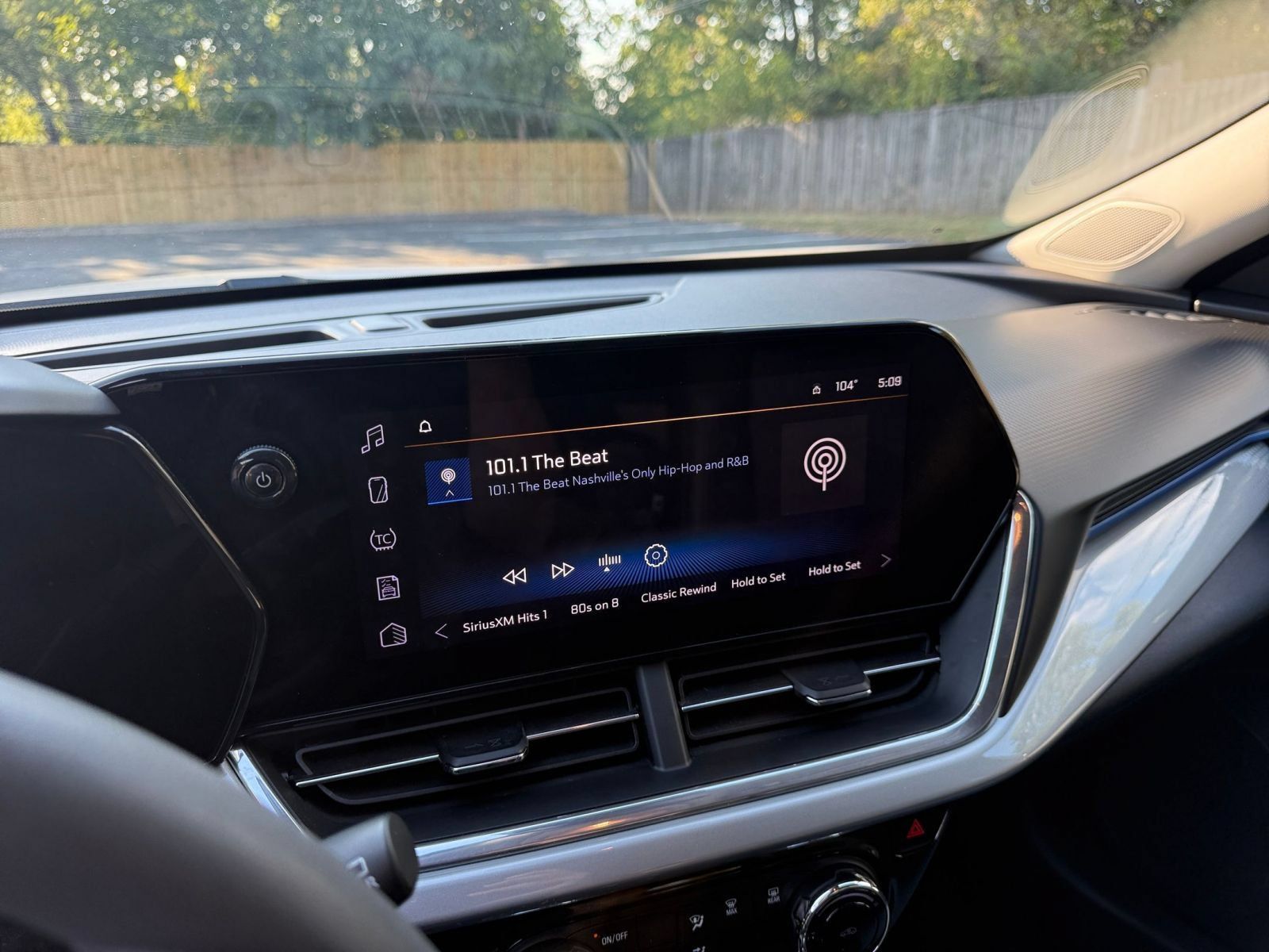 Used 2025 Chevrolet Trax LT FWD image 19