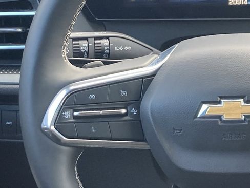 Used 2025 Chevrolet Traverse LT image 14