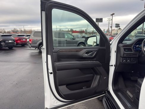 Used 2022 Chevrolet Tahoe LT w/ Luxury Package image 11