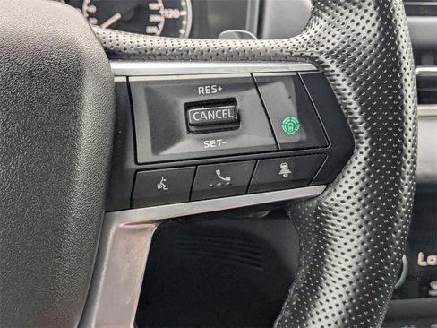 Used 2025 Mitsubishi Outlander SE image 17