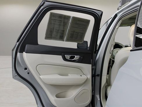 Certified 2025 Volvo XC60 B5 Ultra w/ Climate Package image 28