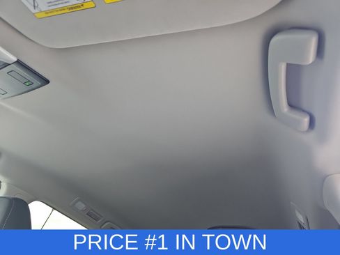 Used 2025 Nissan Pathfinder SV FWD image 29