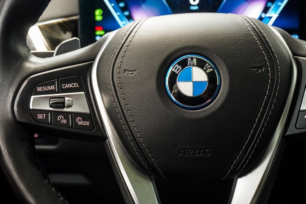 Used 2025 BMW X5 xDrive50e AWD/4WD image 17