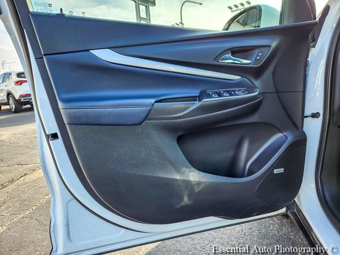 Used 2023 Chevrolet Bolt EUV Premier w/ Sun & Sound Package FWD image 16