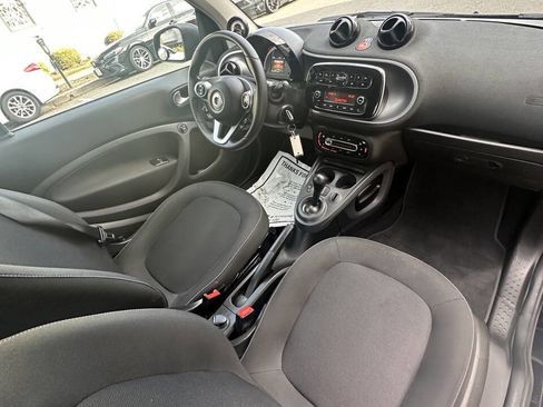 Used 2016 smart fortwo passion image 11