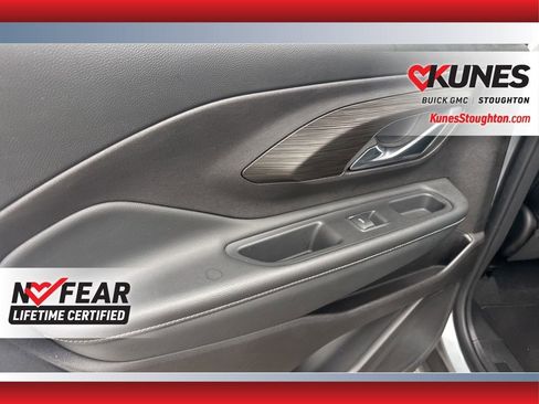 Used 2024 GMC Terrain SLT image 32