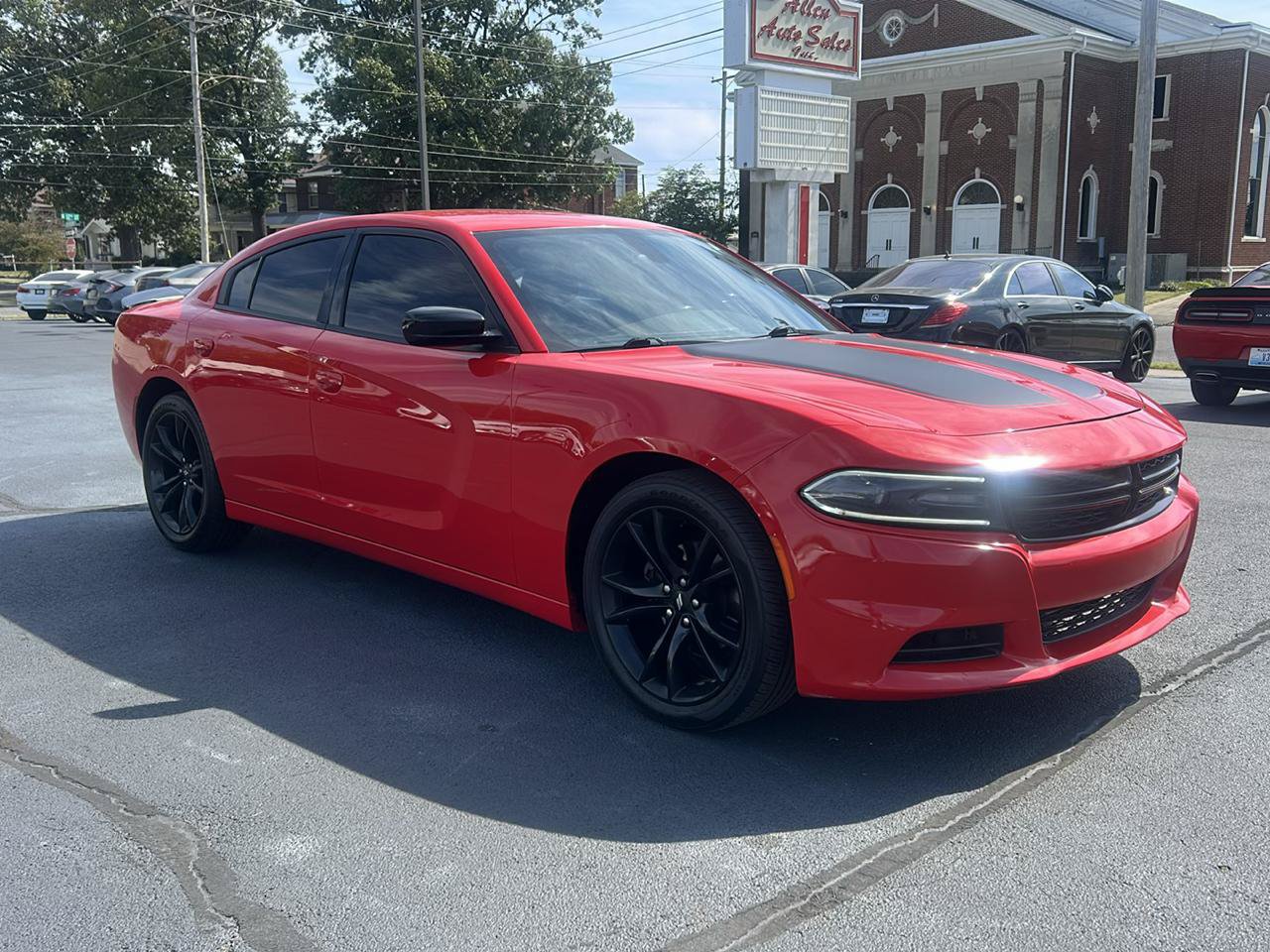 Used 2018 Dodge Charger SXT w/ Blacktop Package RWD image 3